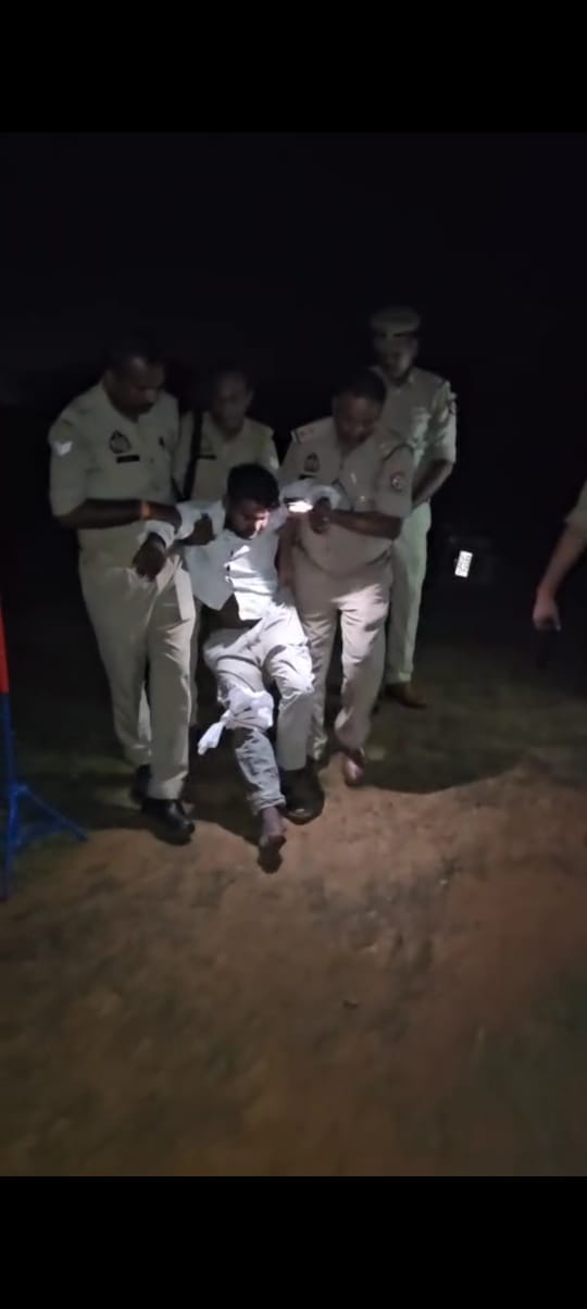 सर्राफा चोरी का आरोपी बदमाश पुलिस मुठभेड़ में धराया, लालगंज पुलिस मुठभेड़ में घायल, पैर में लगी गोली