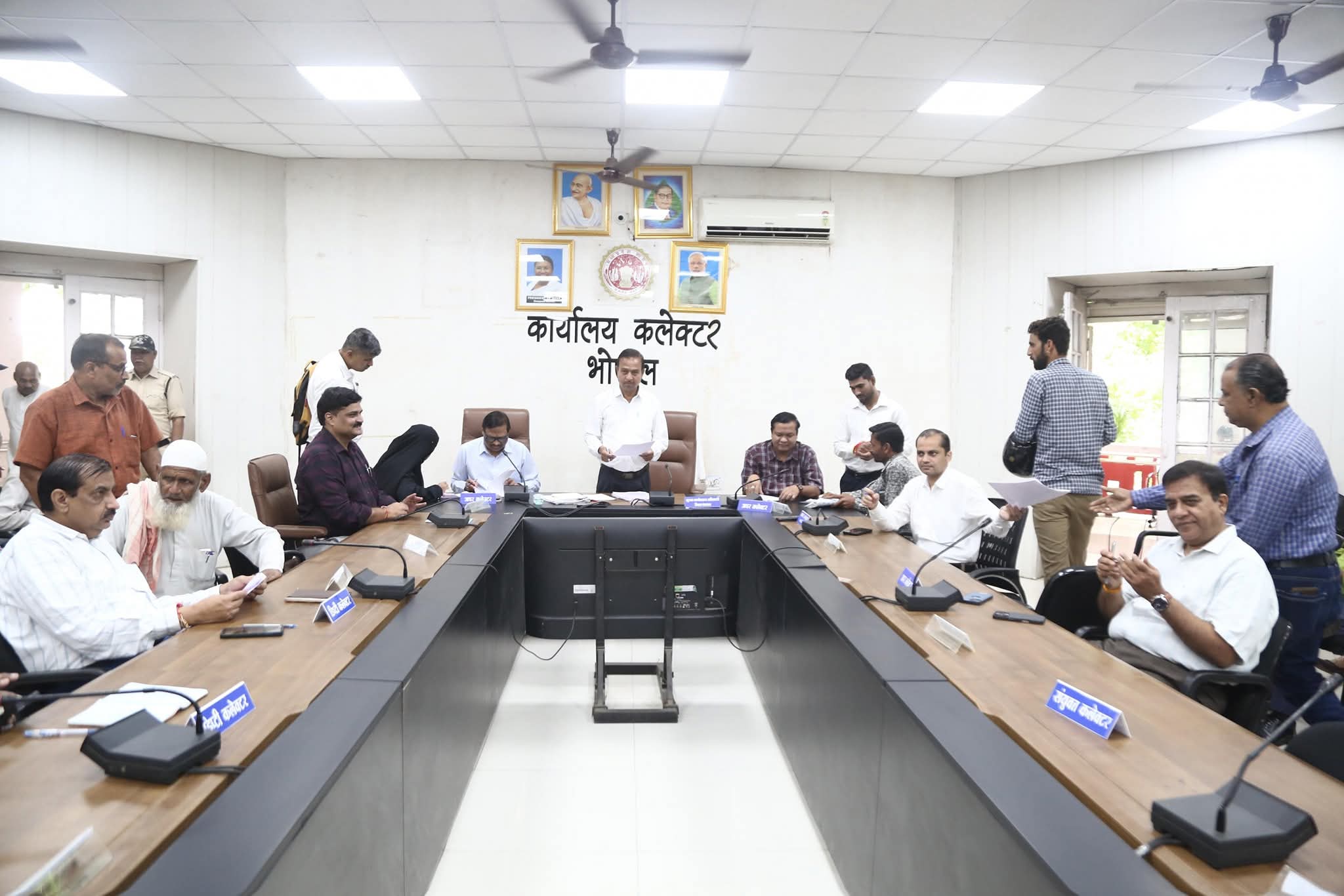 जनसुनवाई में अपर कलेक्टर ने सुनी आवेदकों की समस्याएं