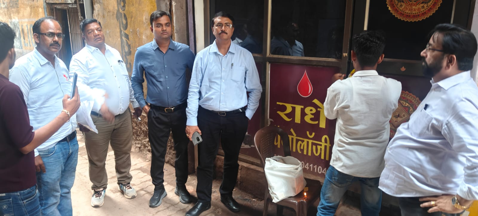 बरगवां में अवैध पैथालॉजी का भंडाफोड़ – सील की गई लैब