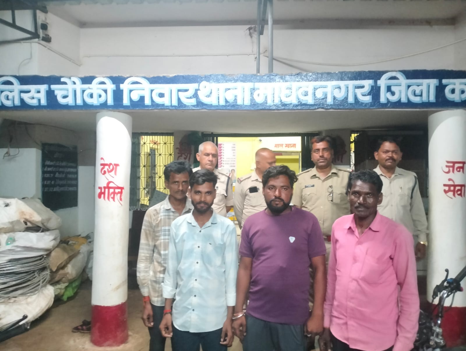 ताश की बाजी लगाना पड़ा भारी — चार गिरफ्तार, एक जुआ खिलाने वाला आरोपी भी दबोचा गया