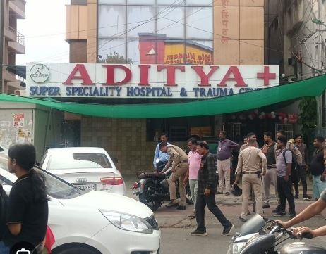 “जबलपुर: सड़क हादसे के बाद अस्पताल के बाहर हंगामा, पुलिस ने संभाली स्थिति”