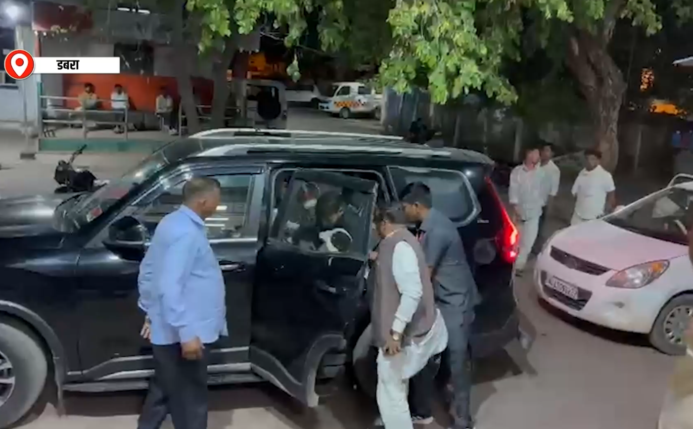 हादसे में घायल दंपति की विधायक ने की मदद