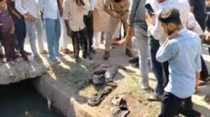 नाले में मिला गर्भस्थ शिशु का शव, इलाके में सनसनी