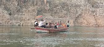 भेड़ाघाट में नौका विहार के लिए लाइफ जैकेट अनिवार्य, सुरक्षा नियम सख्त