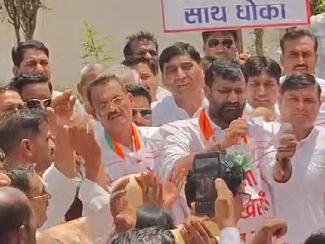 किसान मुद्दों पर कांग्रेस का घेराव, आंदोलन तेज करने की चेतावनी