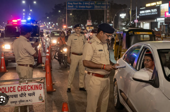 डबरा में सघन चेकिंग: नशा और अवैध गतिविधियों पर पुलिस सख्त