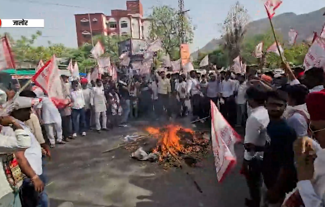 जालोर में ‘जेल भरो आंदोलन’, आरक्षण मांग को लेकर CM का पुतला फूंका