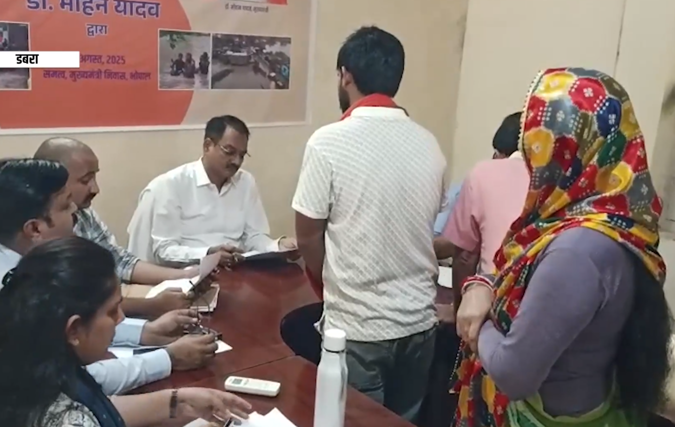 डबरा में नपा की सफाई व्यवस्था फेल, गंदे पानी से वार्डवासी परेशान