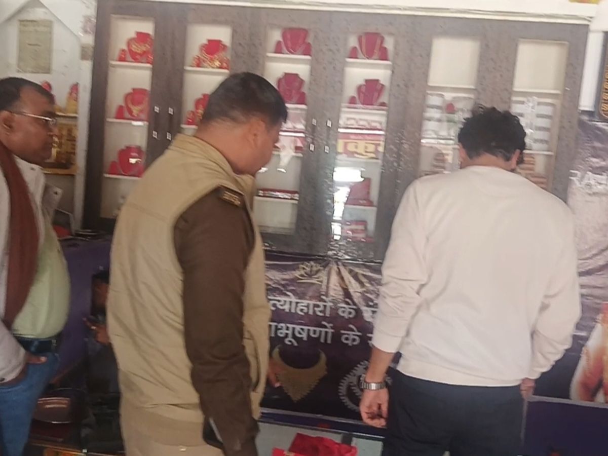 सर्राफा दुकान पर बवाल: पैसे मांगने पर ग्राहक की मारपीट और धमकी