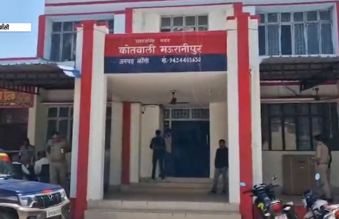 शराब दुकान में दबंगई, युवकों ने सेल्समैन से की मारपीट, CCTV में कैद पूरी घटना