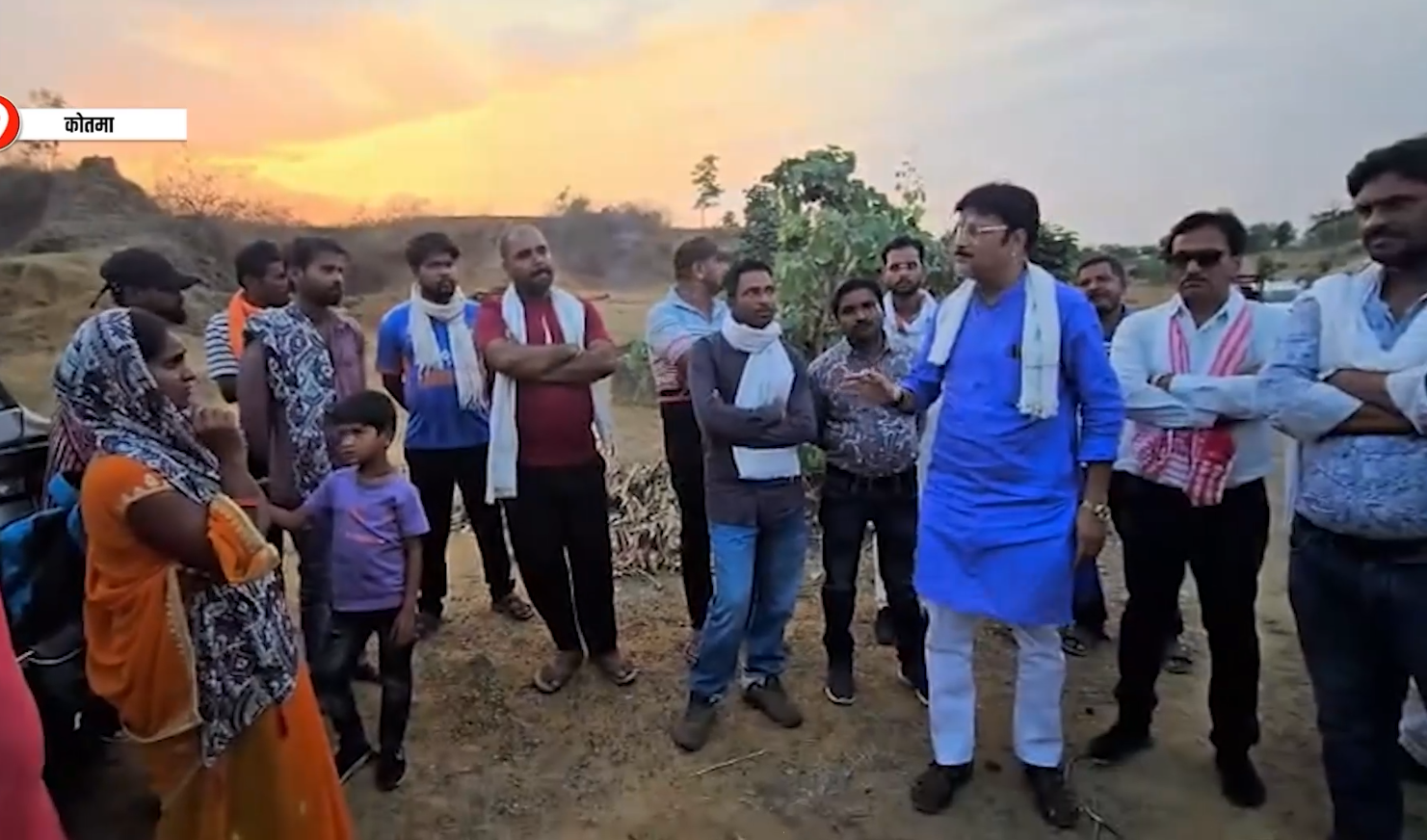लावारिस बताकर दफनाया शव, परिजनों के विरोध पर फिर निकाला गया
