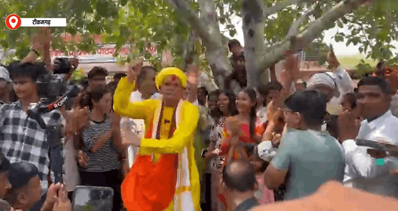 “गौमाता के लिए घर-घर झोली लेकर पहुंचे रावतपुरा सरकार”