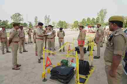 भदोही पुलिस लाइन में SP अभिनव त्यागी का निरीक्षण, UP-112 वाहन व ड्रोन कैमरे जांचे