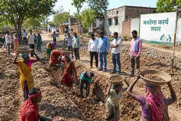 मनरेगा कार्यों में अनियमितता के आरोप