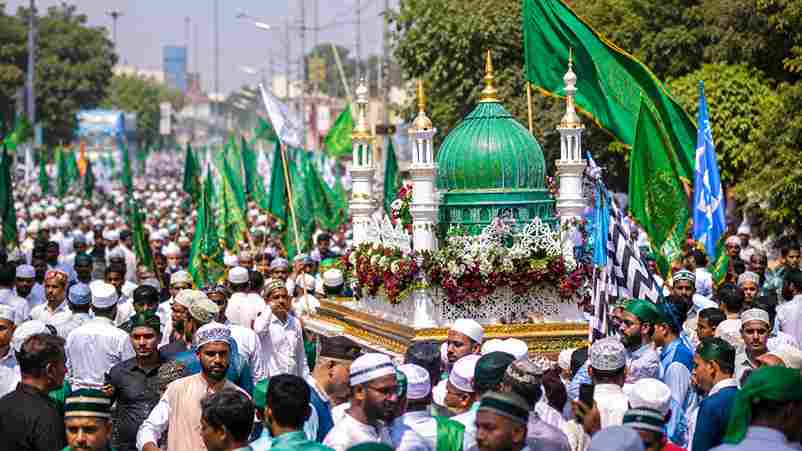 जबलपुर में धूमधाम से निकला जुलूस-ए-मोहम्मदी, अमन की दुआ