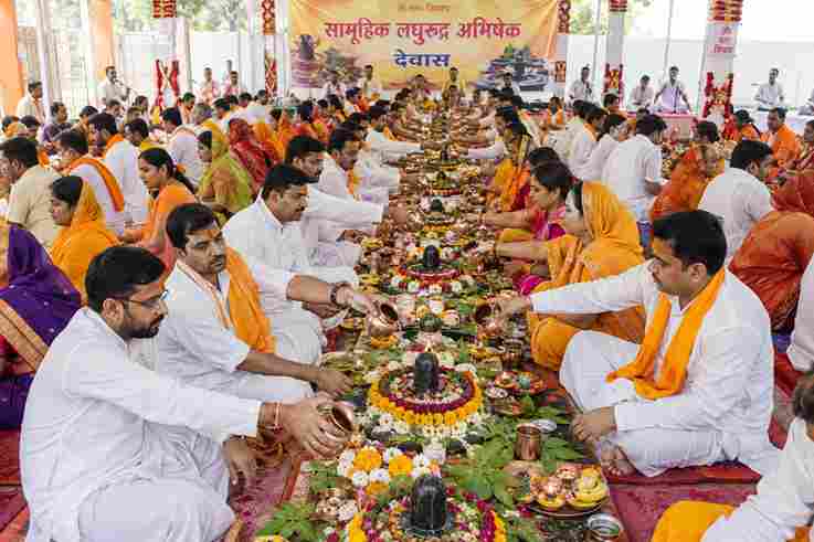 देवास में 35 से अधिक जोड़ों ने किया सामूहिक लघुरुद्र अभिषेक